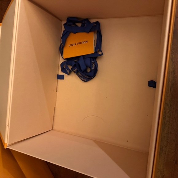 Tiffany, Louis Vuitton, Dior, Gucci & Jimmy Choo Shopping Bags and Boxes. - Picture 6 of 12